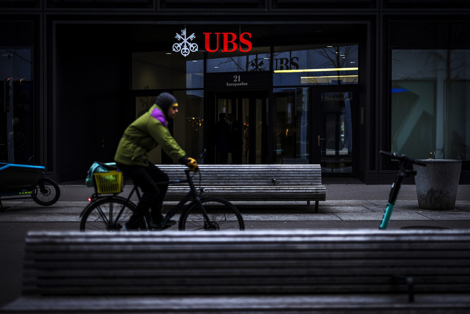 A person rides a bicycle past a logo of the Swiss bank UBS in Zurich, Switzerland, on Tuesday, February, 4, 2025. (KEYSTONE/Michael Buholzer)