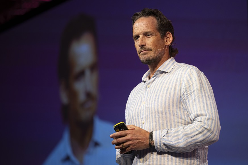 Patrick Fischer, der ehemalige Trainer der Schweizer Eishockey Nationalmannschaft, aufgenommen bei seinem Referat am Liechtensteiner Unternehmertag, am Dienstag, 30. Juni 2026, in Vaduz. (KEYSTONE/Gia ...