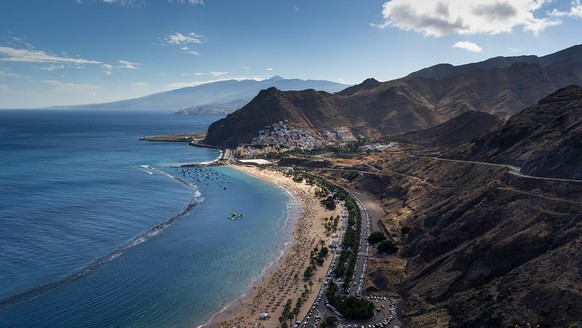 Teneriffa, Spanien

https://pixabay.com/de/playa-las-teresitas-sandstrand-473130/