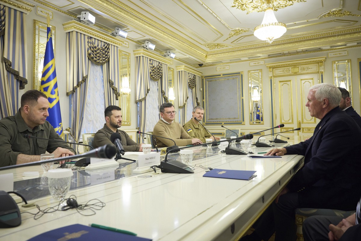 In this photo provided by the Ukrainian Presidential Press Office, Ukrainian President Volodymyr Zelenskyy, second left, listens to former US Vice President Mike Pence, right, during their meeting in  ...