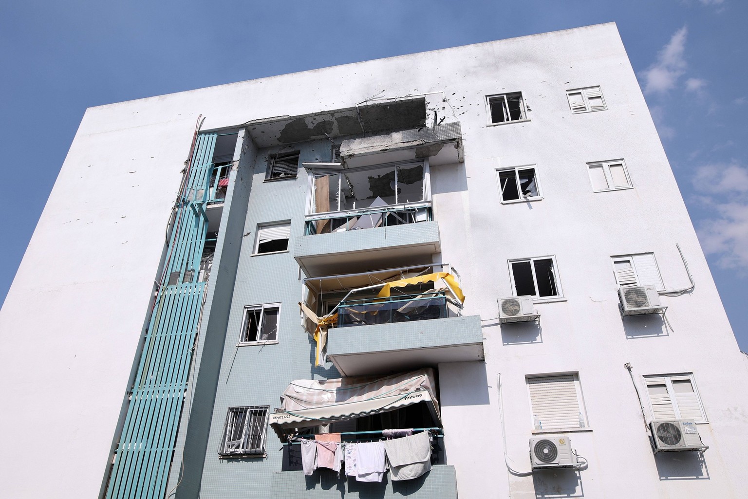 231011 -- ASHKELON ISRAEL, Oct. 11, 2023 -- Photo taken on Oct. 11, 2023 shows a building damaged in rocket attacks from Gaza, in Ashkelon, Israel. The Palestinian Islamic Resistance Movement Hamas on ...