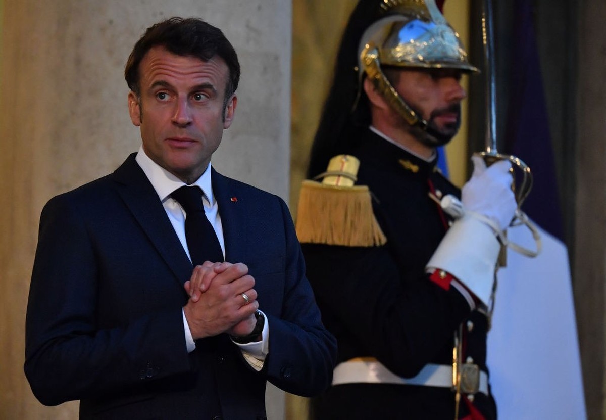 PARIS, FRANCE - MAY 14: Ukrainian President Volodomyr Zelensky waits to greet French President Emmanuel Macron at the Elysee Presidential Palace on May 14, 2023 in Paris, France. (Photo by Christian L ...