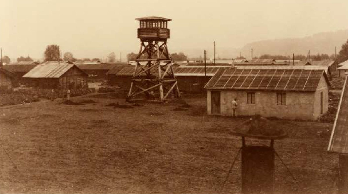 Das Internierungslager in Büren an der Aare, aufgenommen um 1940.
https://www.query.sta.be.ch/detail.aspx?ID=433320