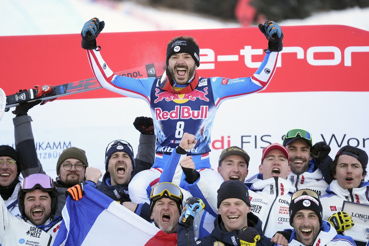France's Cyprien Sarrazin celebrates winning an alpine ski, men's World Cup downhill race, in Kitzbuehel, Austria, Saturday, Jan. 20, 2024. (AP Photo/Giovanni Auletta)