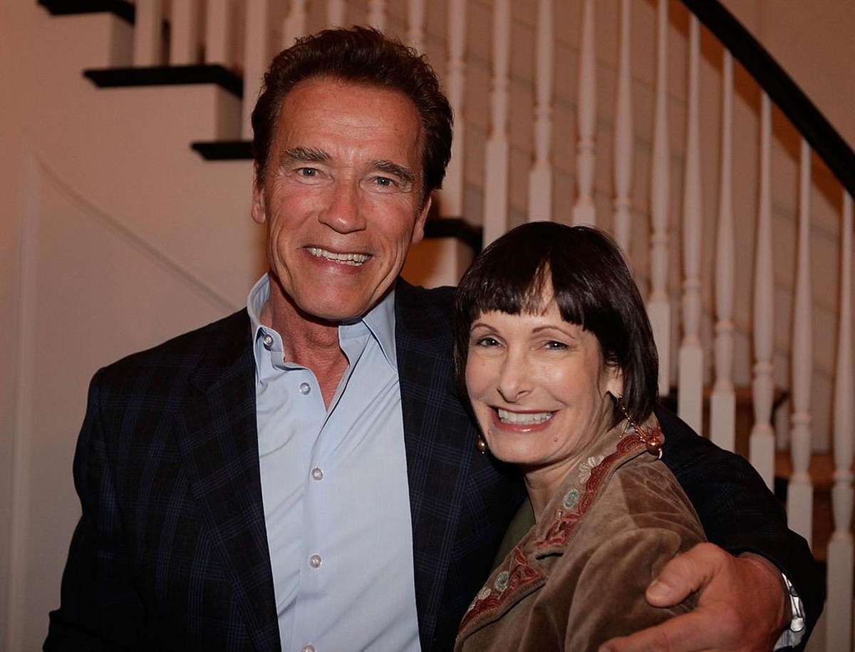 LOS ANGELES, CA - FEBRUARY 10: Arnold Schwarzenegger and Producer Gale Anne Hurd attend the Dewar's Signature Celebration for "The Fighter" With Hilary Swank, Sean Penn, David Hoberman  ...