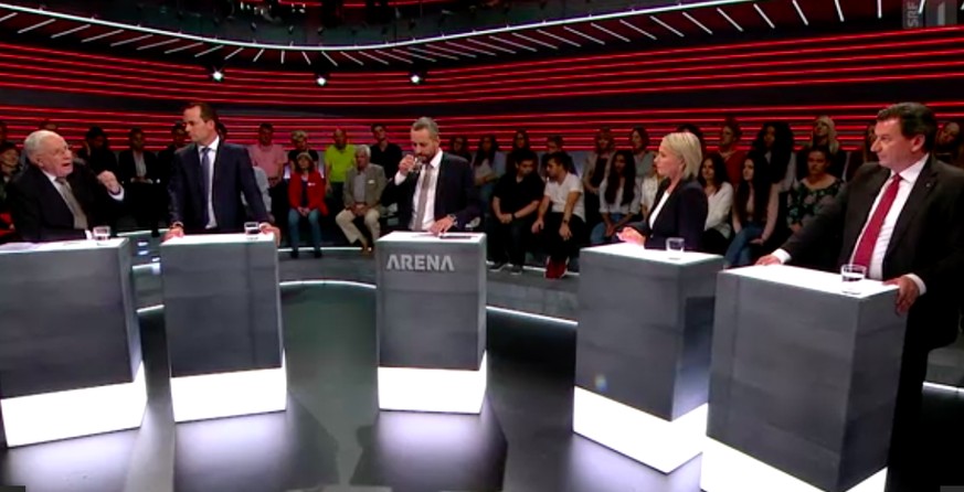 Die Gäste der EU-«Arena»: Christoph Blocher, Damian Müller (FDP), Moderator Mario Grossniklaus, Elisabeth Schneider-Schneiter (CVP) und Corrado Pardini (SP).