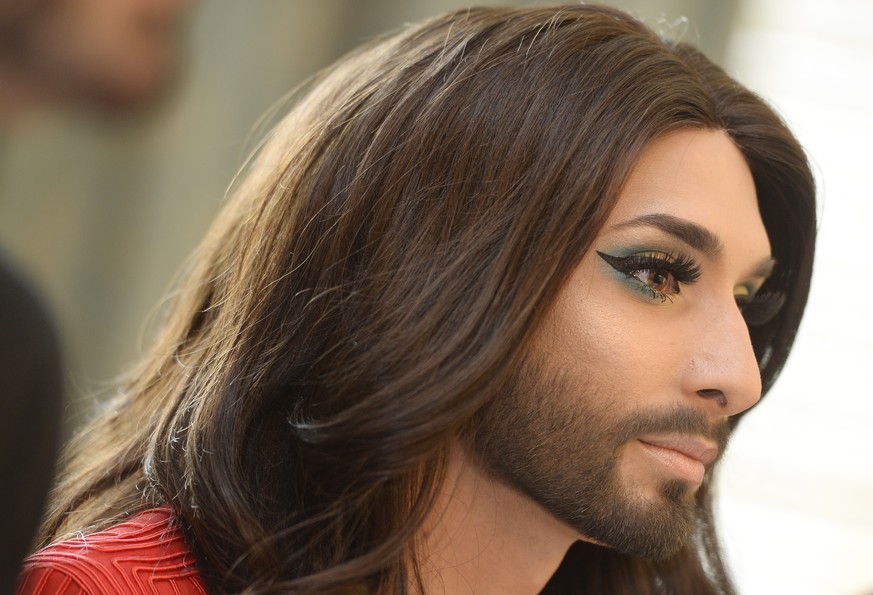 Conchita Wurst an einer Medienkonferenz in Zuerich am Freitag, 13. Juni 2014. Conchita Wurst wird am Freitagabend &quot;The Conchita Wurst Unstoppable Award&quot; am Zurich Pride Festival verliehen. C ...