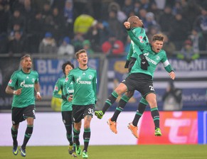 Trifft zum 1:0 für Schalke: KLaas-Jan Huntelaar.