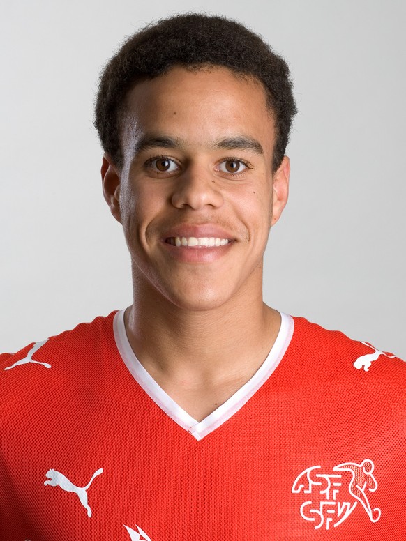 Portrait von Steven Ukoh, Spieler der Schweizer U17 Nationalmannschaft, aufgenommen am Dienstag, 22. April, 2008 im Stade St. Leonard, Freiburg. (KEYSTONE/Alessandro della Valle)