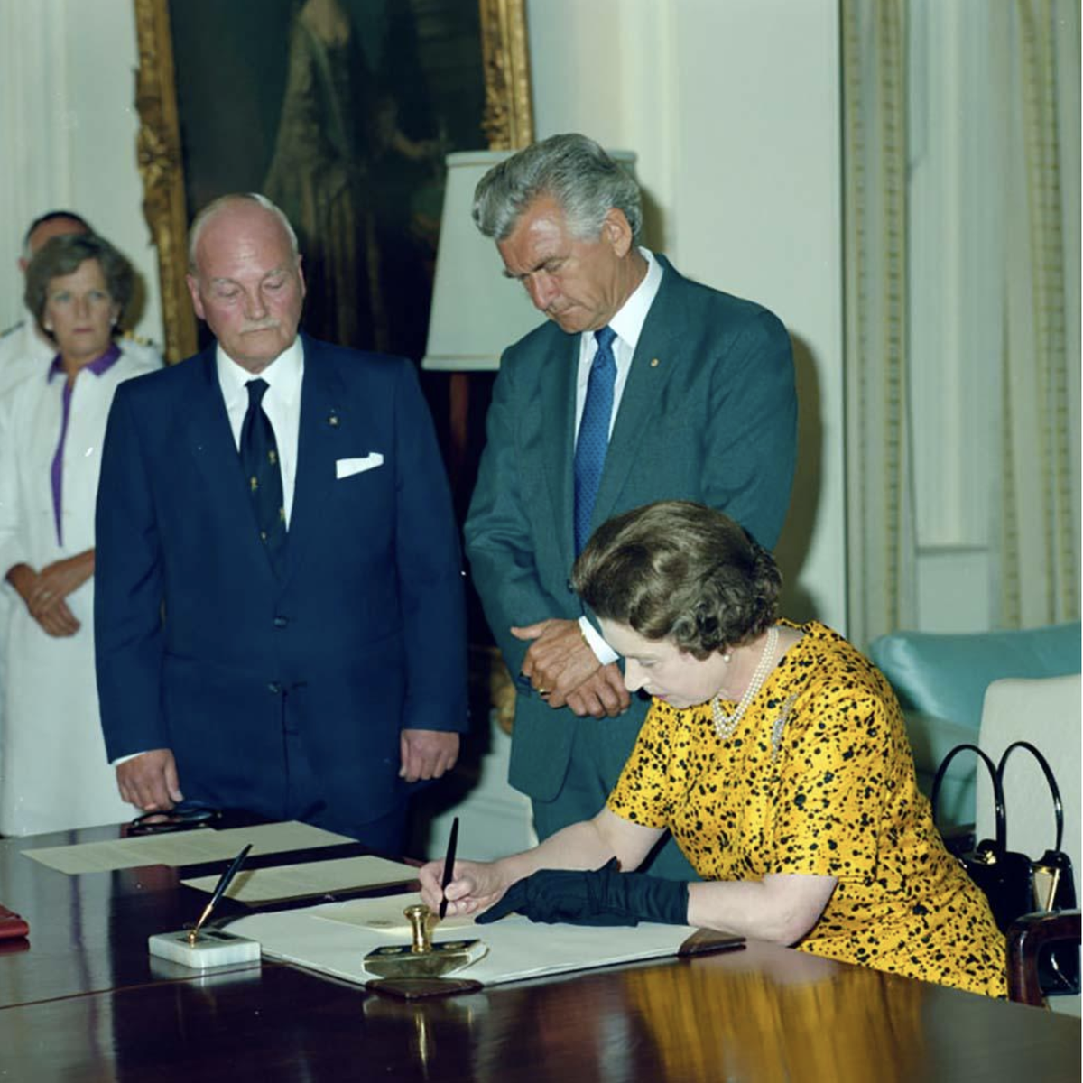 Elizabeth II en 1986 en Australie pour signer la proclamation de l'Australia Act.