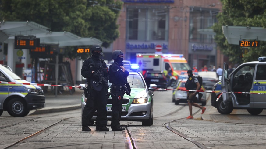 Messerattacke in Würzburg: Motiv noch unklar +++ Couragierte Mitbürger - Vimarsana News