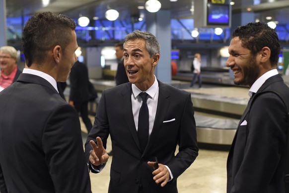 15.09.2014; Madrid; Fussball Champions League; Real Madrid - FC Basel; Trainer Paulo Sousa spricht mit Marek Suchy und Mohamed Elneny (Valeriano Di Domenico/freshfocus)