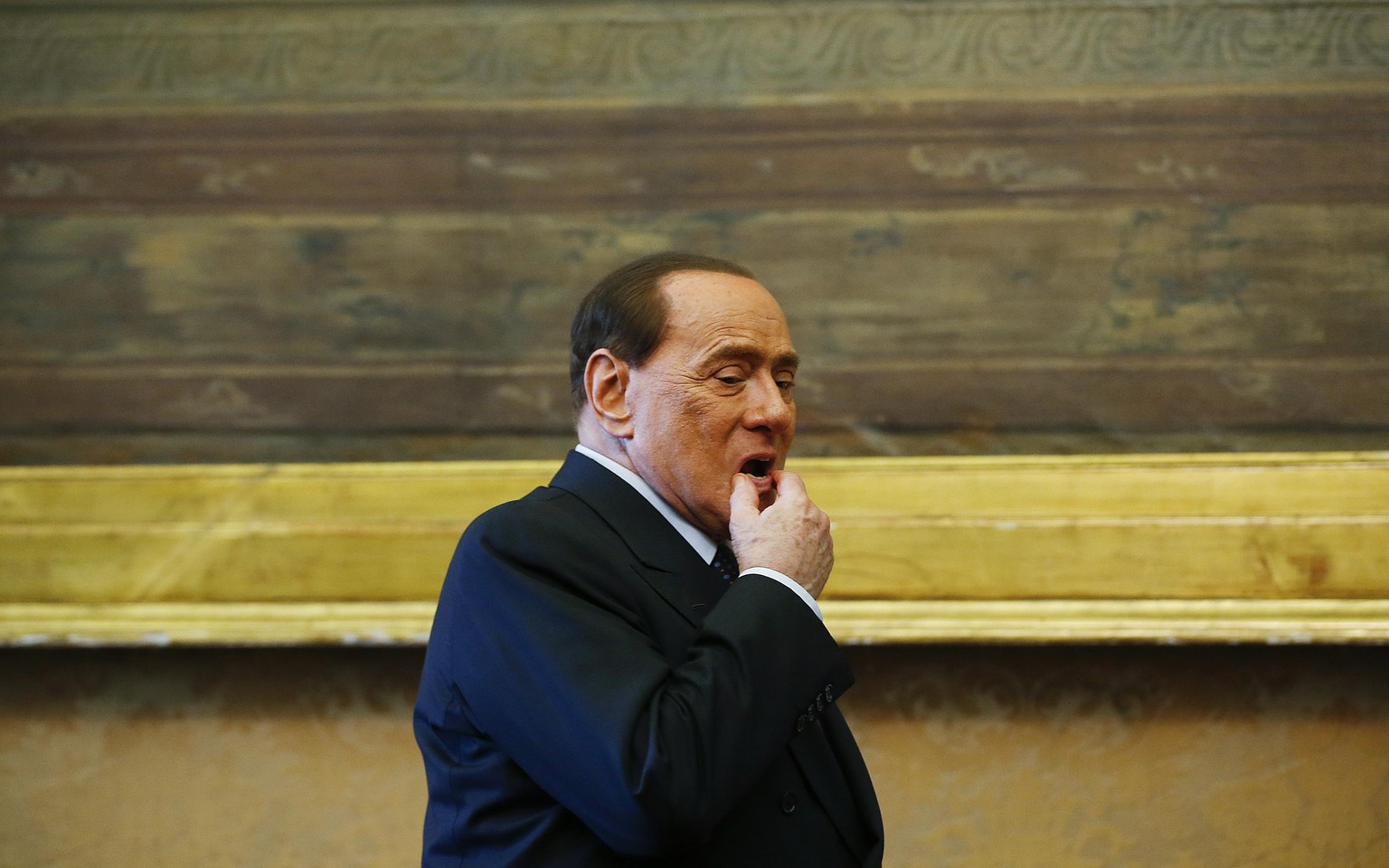 Das höchste Gericht Italiens hat ein gegen Silvio Berlusconi verhängtes Ämterverbot bestätigt.