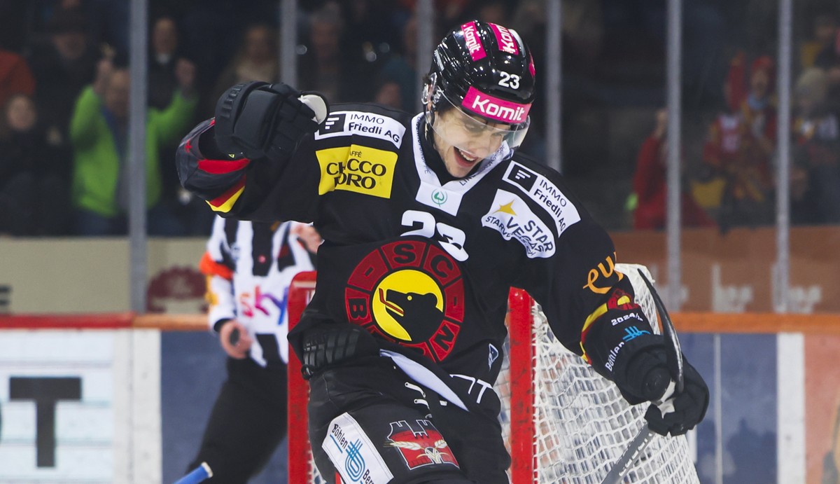 Marco Lehmann (SCB) jubelt ueber sein Tor zum 1-3 im Eishockey Meisterschaftsspiel der National League zwischen dem SC Bern und dem EHC Kloten, am Samstag, 15. Februar 2025 in der PostFinance Arena in ...