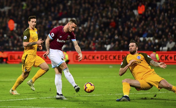 West Ham United&#039;s Marko Arnautovic scores his side&#039;s first goal against Brighton &amp; Hove Albion during a Premier League soccer match at the London Stadium, Wednesday, Jan. 2, 2019, in Lon ...