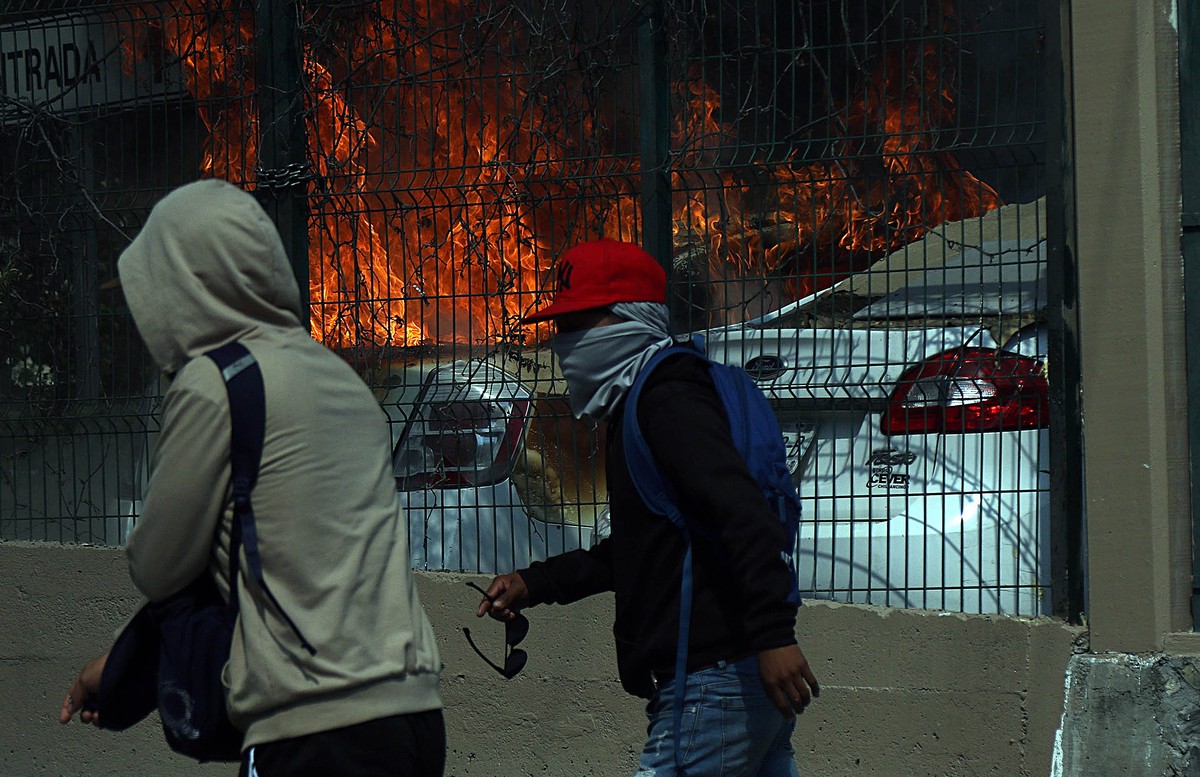 epa11217206 A fire at the facilities of the State Attorney General's Office (FGE) as Normalista students from Ayitzinapa protested in front of the facilities of the State Attorney General's  ...
