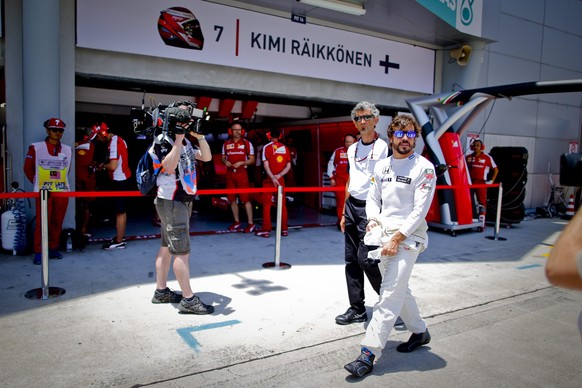 Fernando Alonso vor der Ferrari-Box: «Fünf Jahre bei Ferrari waren genug. Ich wollte nicht weiterhin Zweiter oder Dritter sein.»&nbsp;