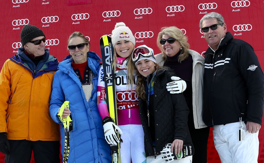 Lindsey Vonn freut sich mit ihrer Familie über den 63. Sieg im Weltcup.