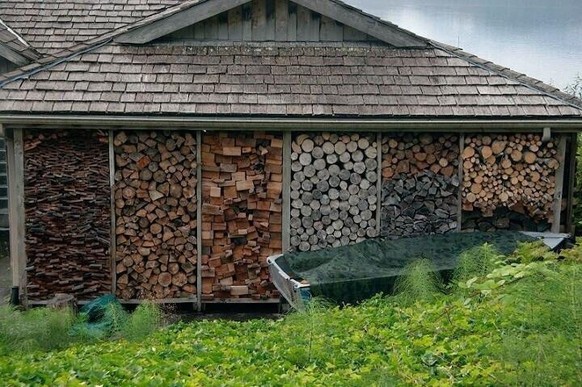 Perfektion: Holz vor der Hütte