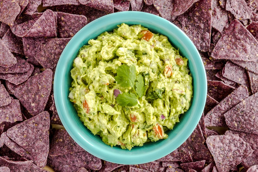 guacamole tortilla chip nachips blue corn mexiko avocado koriander chili dip essen food vegetarisch vegan