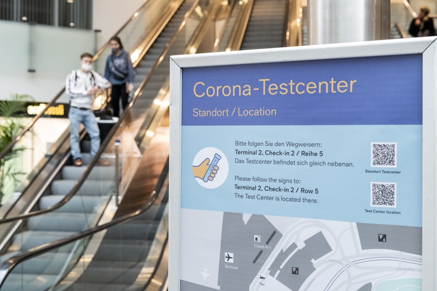 An den Flughäfen werden Corona-Tests bei der Ankunft nur stichprobenartig kontrolliert. 
