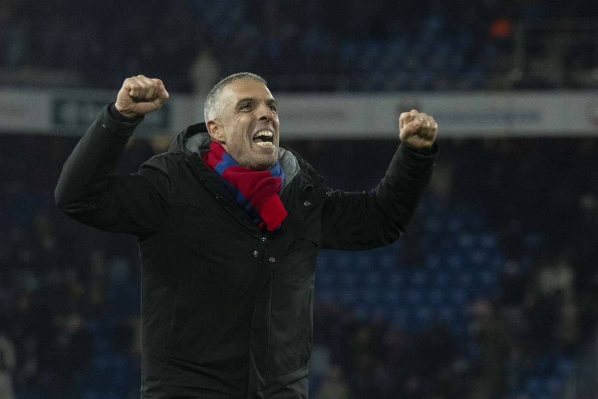 Trainer Fabio Celestini (FCB) reagiert im Fussball Meisterschaftsspiel der Swiss Super League zwischen FC Basel 1893, FCB,und Servette FC, SFC, im St. Jakob-Park, am Sonntag, 24. November 2024 in Base ...