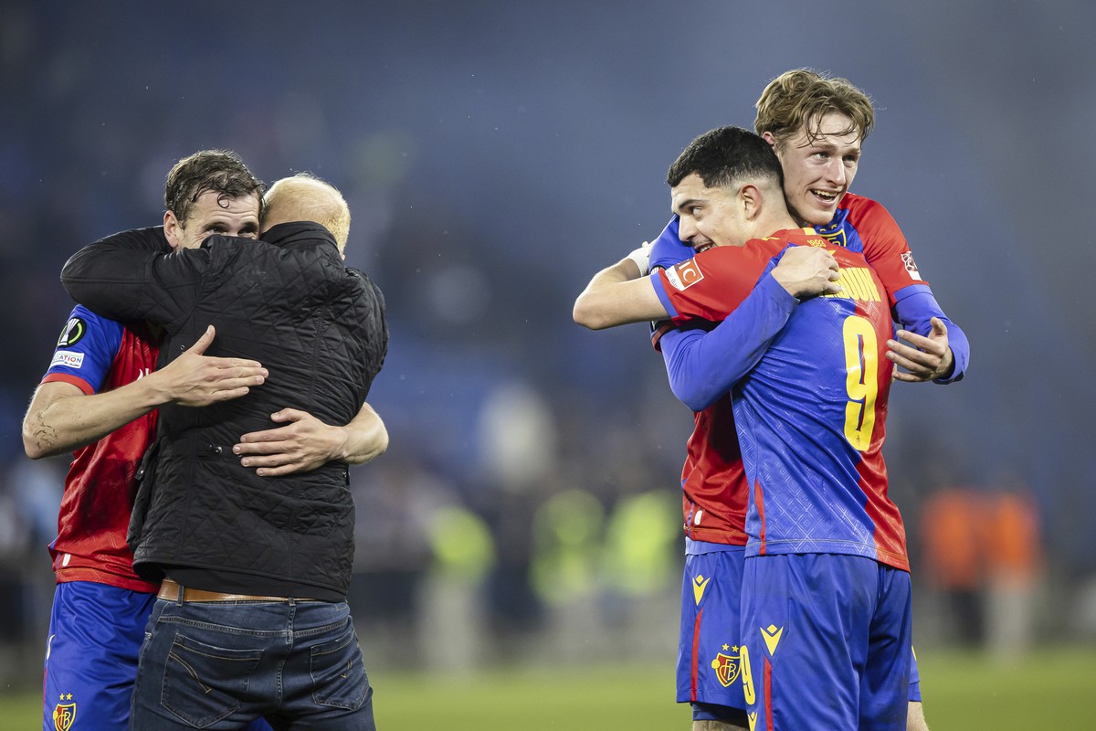 Basel's coach Heiko Vogel, 2nd left, celebrates with Fabian Frei, left, next to Zeki Amdouni, right, after winning their Europa Conference League play-off second leg soccer match between Switzerl ...