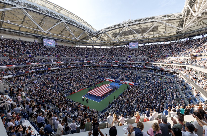 epa13235721 People attend the opening ceremony of the Women's Singles Finals of the US Open Tennis Championships at the USTA Billie Jean King National Tennis Center in Flushing Meadows, New York, ...