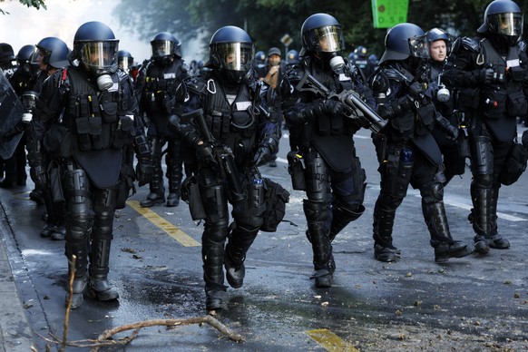 epa13036939 No-G7 activists clash with riot police during a demonstration against the G7 summit in Geneva, Switzerland, 14 June 2026. Protests opposing the G7 summit, which is scheduled to take place  ...