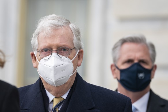 epa08984961 (L-R) Senate Minority Leader Mitch McConnell (R-KY) and House Minority Leader Kevin McCarthy (R-CA) arrive to watch the departure of ceremony of the remains of Officer Brian Sicknick leave ...