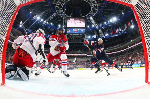 PRAGUE, CZECH REPUBLIC - MAY 17:  Nick Bonino #13 (R) of USA scores the opening goal during the 2015 IIHF Ice Hockey World Championship bronze medal game between Czech Republic and USA at the O2 Arena on May 17, 2015 in Prague, Czech Republic.  (Photo by IIHF/Pool/Getty Images)