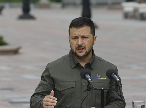 epa10844431 Ukrainian President Volodymyr Zelensky addresses a joint press conference with Denmark&#039;s Prime Minister Mette Frederiksen (not pictured) following their meeting in Kyiv, Ukraine, 06 S ...