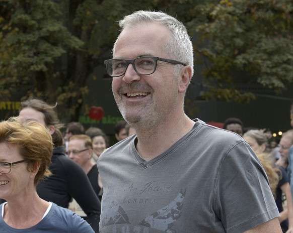 GLP-Kantonsrat Andreas Hauri, vorne, laeuft am 14. &quot;Lauf gegen Rassismus&quot;, am Sonntag, 27. September 2015, in der Baeckeranlage in Zuerich. (KEYSTONE/Anthony Anex)