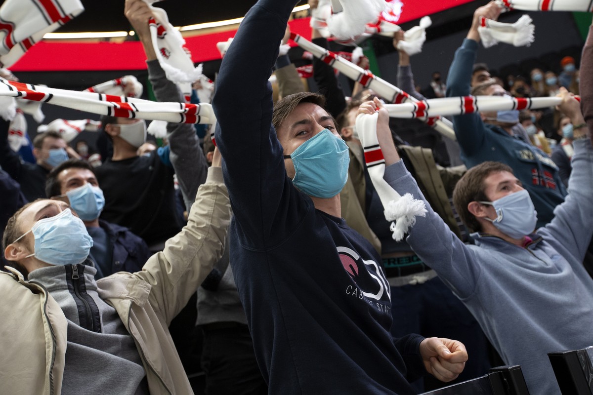 Lausanne's supporters wearing a protective face masks against the spread of the coronavirus COVID-19 cheer their players, during a National League regular season game of the Swiss Championship be ...