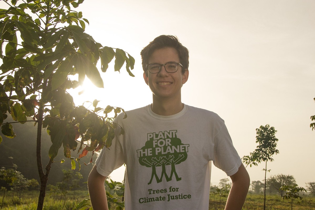 Felix Finkbeiner auf dem Plant-for-the-Planet Yucatán Wiederaufforstungsprojekt in Mexiko
Von Victoria.Kolbert - Eigenes Werk, CC BY-SA 4.0, https://commons.wikimedia.org/w/index.php?curid=73516298