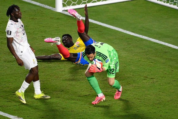 Colombia goalkeeper Camilo Vargas (12) makes a save during the World Cup round of 32 soccer match between Colombia and Ghana in Kansas City, Mo., Friday, July 3, 2026. (AP Photo/Reed Hoffmann)
Camilo  ...