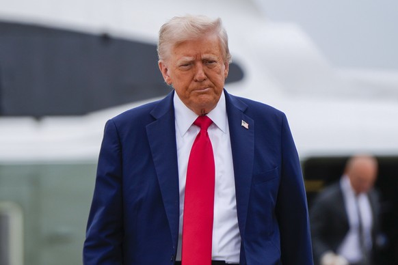 President Donald Trump walks to board Air Force One, Sunday, Sept. 21, 2025, at Joint Base Andrews, Md. (AP Photo/Julia Demaree Nikhinson)
Trump