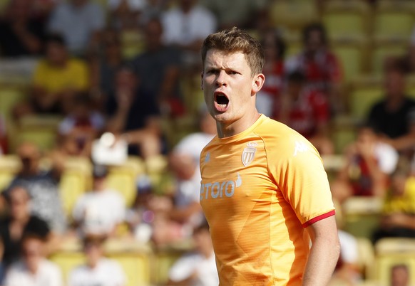 epa10118970 Alexander Nuebel of AS Monaco reacts during the French Ligue 1 soccer match, AS Monaco vs Rennes, at Stade Louis II, in Monaco, 13 August 2022. EPA/SEBASTIEN NOGIER