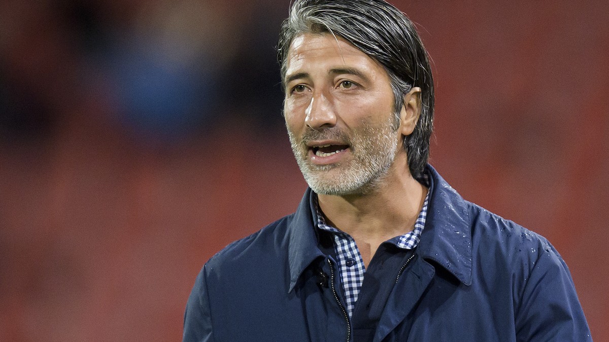 L'entraineur schaffhousois Murat Yakin, lors de la rencontre de football de Challenge League entre le Neuchatel Xamax FCS et le FC Schaffhausen ce vendredi 18 aout 2017 au stade de la Maladiere a ...