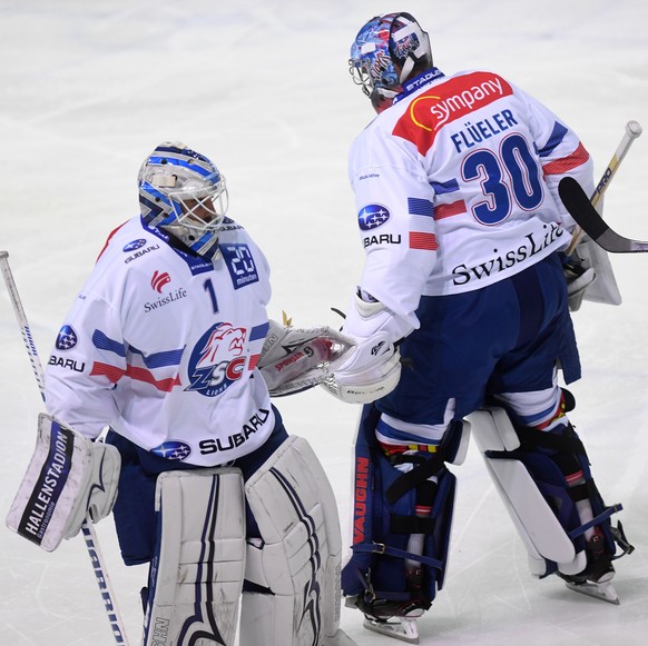 From left, Zurich&#039;s goalkeeper Niklas Schlegel and Zurich&#039;s goalkeeper Lukas Flueeler, during the preliminary round game of National League Swiss Championship 2017/18 between HC Lugano and Z ...