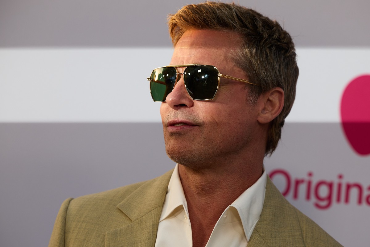 epa11613103 US actor Brad Pitt attends the premiere of 'Wolfs' at the TCL Chinese Theatre in Los Angeles, California, USA, 18 September 2024. EPA/ALLISON DINNER