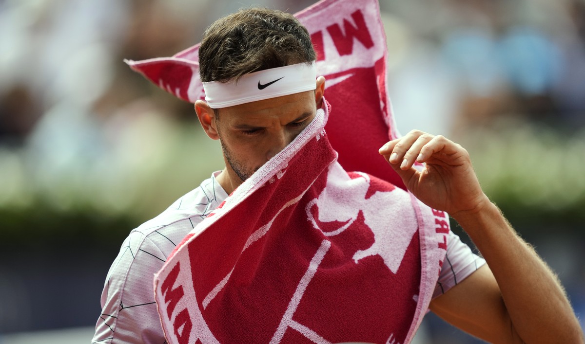 epa09902738 Bulgarian Grigor Dimitrov in action against Greek Stefanos Tsitsipas during their round-of-16 match for the Barcelona Open Banc Sabadell-Conde de Godo's tennis tournament in Barcelona ...