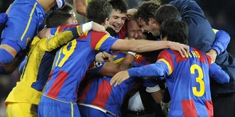 07.12.2011: Der FC Basel schmeisst Manchester United aus der Champions League und Steini, der Glatte, schiesst den Ball an die Latte
