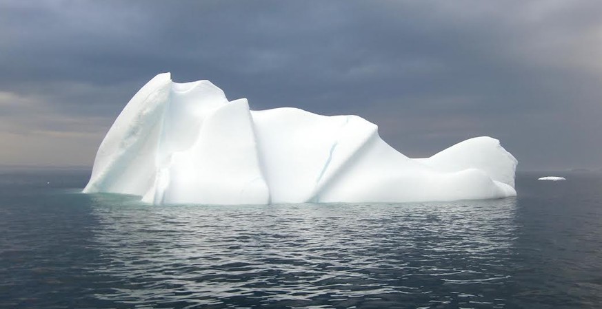 Ein Eisberg vor der Küste von Fogo Island.