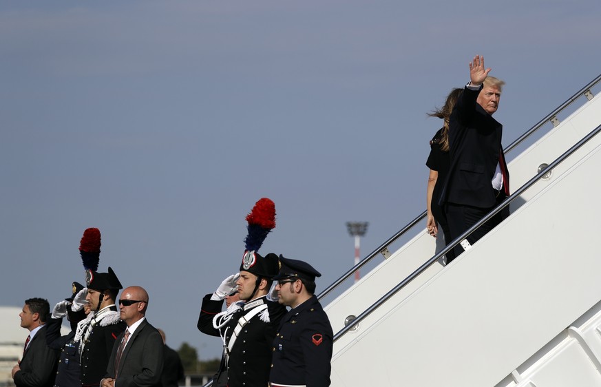 President Donald Trump waves as he boards Air Force One at Naval Air Station Sigonella, Saturday, May, 27, 2017, in Sigonella, Italy. (AP Photo/Evan Vucci)