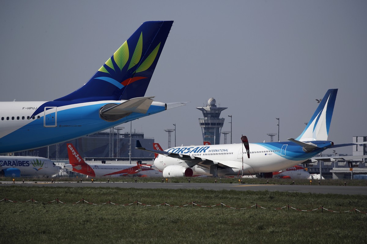 FILE - Airplanes are parked on the tarmac at the international airport of Orly, in Orly, south of Paris, Wednesday, April 1, 2020. (AP Photo/Francois Mori, File)
France-Paris-Airport-Breakdown