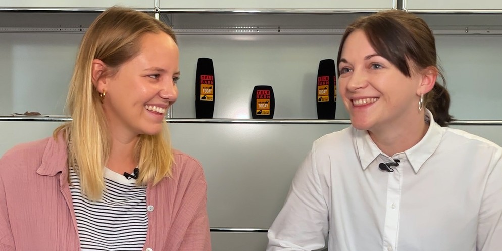 Anna und Céline, die INhaberin der Firma «Bärndütsch» waren zu Besuch bei BärnToday und haben gleich ihre Lieblingsschimpfwörter auf Berndeutsch erklärt.