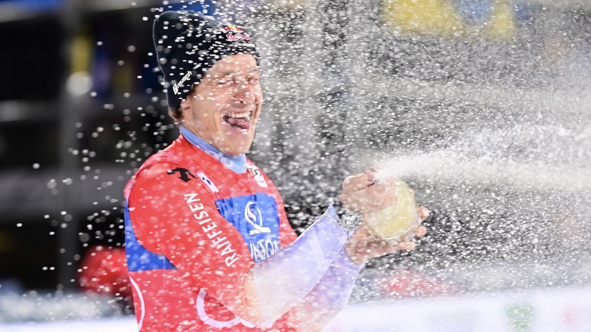 epa11099715 The first placed Marco Odermatt of Switzerland celebrates after the second run of the Men's Giant Slalom Night race of the FIS Alpine Skiing World Cup in Schladming, Austria, 23 Janua ...