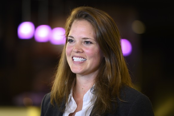 Sportchefin Florence Schelling spricht mit Journalisten nach einer Vorsaison-Medienkonferenz des SC Bern, am Montag, 31. August 2020 in der Postfinance Arena, in Bern. (KEYSTONE/Anthony Anex)