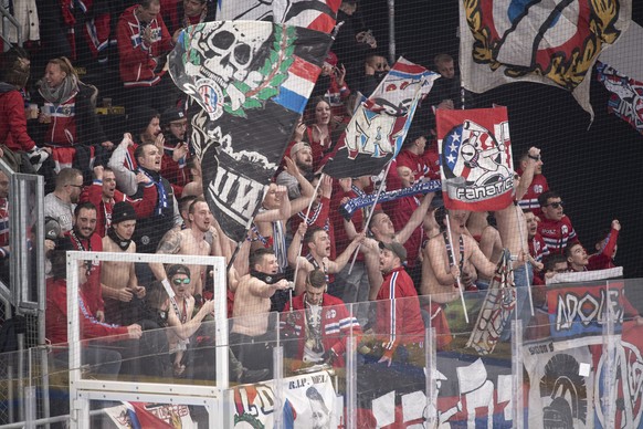 Rapperswil&#039;s fan, during the preliminary round game of the National League 2021/22 between HC Lugano against SC Jona Lakers at the ice stadium Corner Arena, Friday, March 11, 2022. (KEYSTONE/Ti-P ...